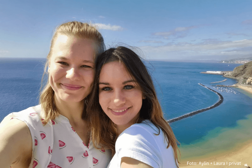Laura und Aylin im Urlaub mit Neurodermitis. Sie berichten von ihren Erfahrungen.